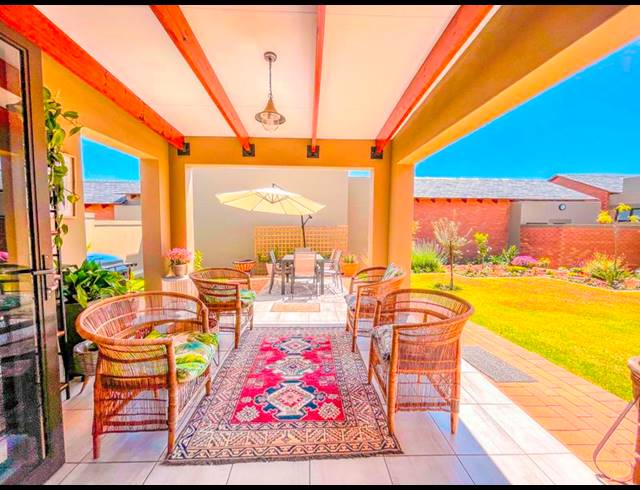 2 BEDROOM TOWNHOUSE FOR SALE IN RETIRE AT MIDSTREAM